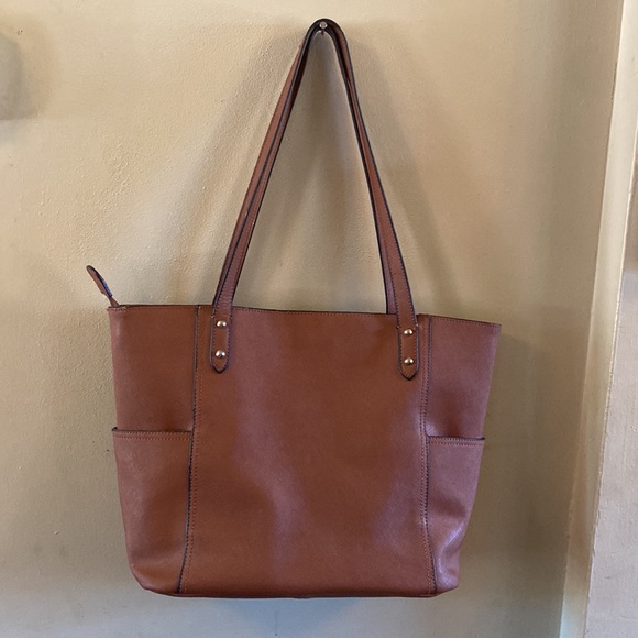 GUC. Stella and Max brown double striped shoulder bag with gold hardware. - Picture 2 of 16